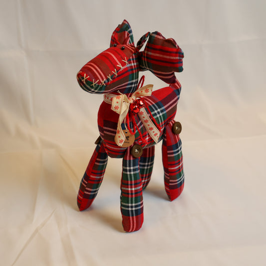 Renna in tessuto rosso