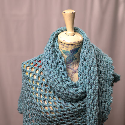 Scialle azzurro polvere