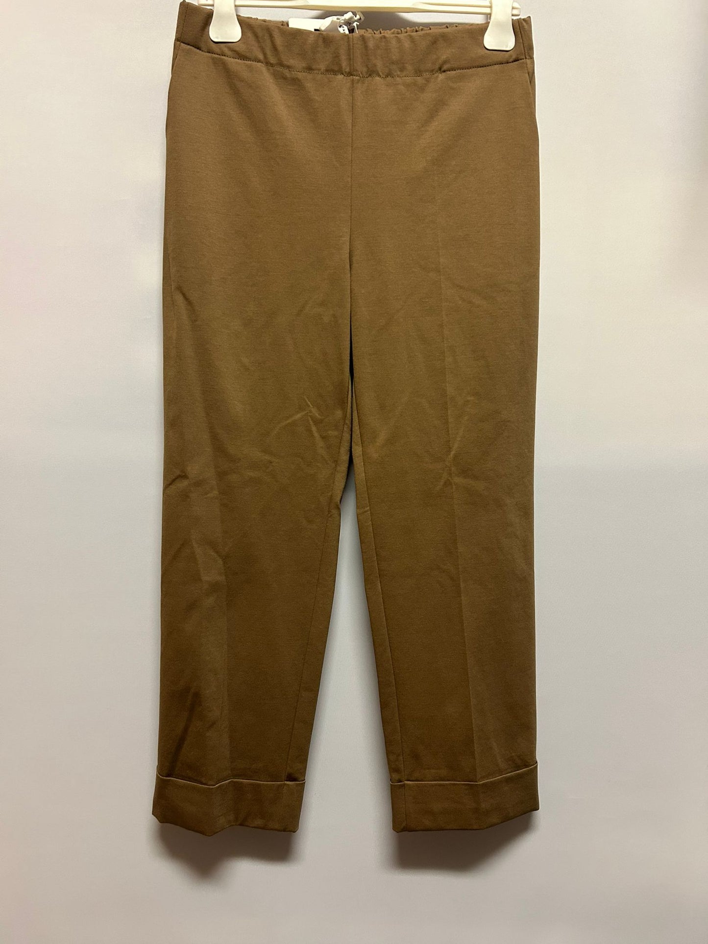 Pantalone con risvolto alto